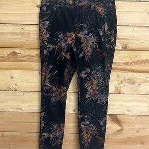 CHICOS MULTI COLOR JEANS SIZE 1R US 8R NWT